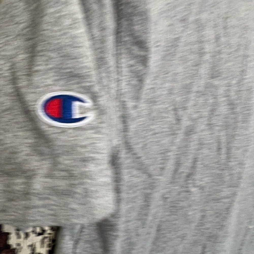 Embroidered Champion T-shirt. Size Small. Unisex. - Picture 7 of 9